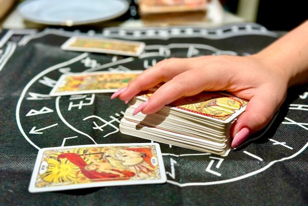 Интерес к эзотерике падает с каждым месяцем