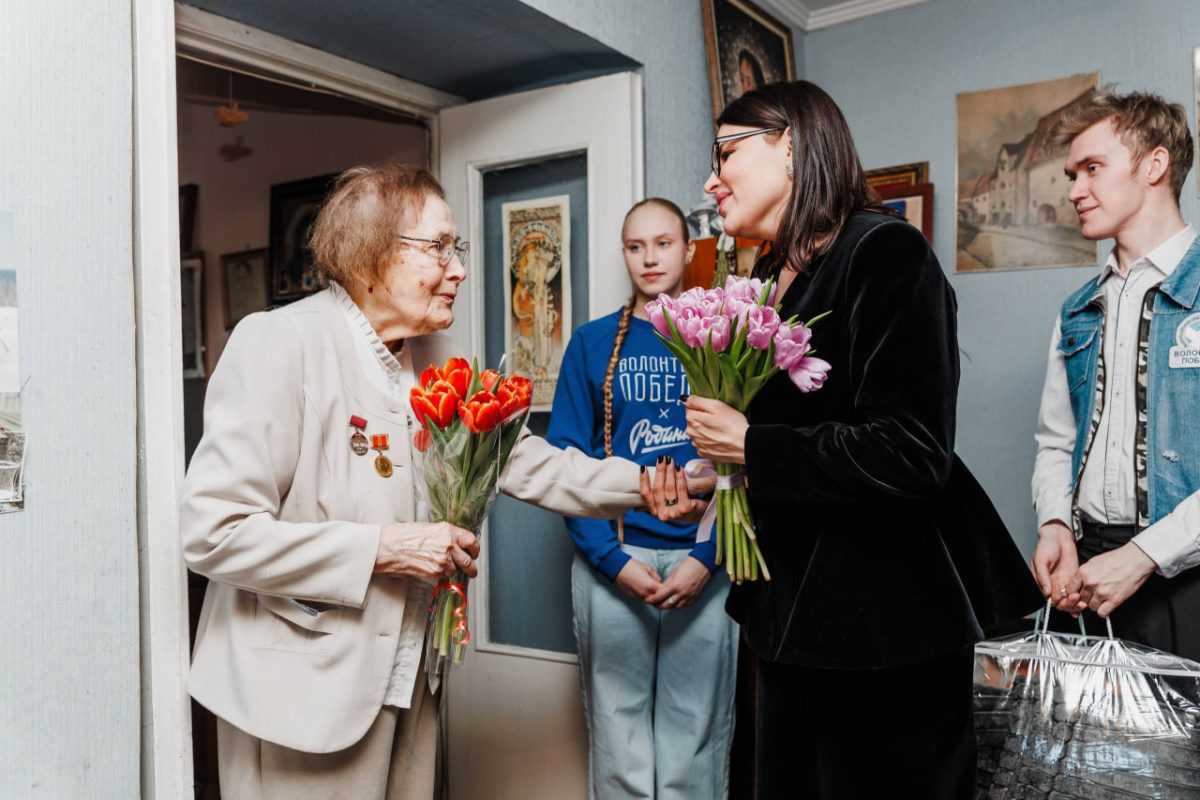 Волонтёры Победы поздравили 128 ветеранов с 8&nbsp;Марта