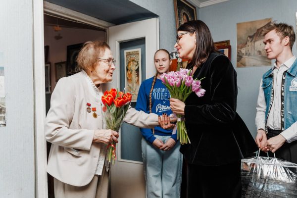 Волонтёры Победы поздравили 128 ветеранов с 8&nbsp;Марта
