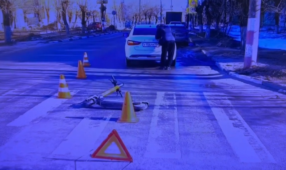 Автомобилист столкнулся с 17-летним самокатчиком в Дзержинске