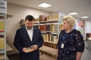 Юрий Станкевич проверил состояние школы и поликлиники в Советском районе