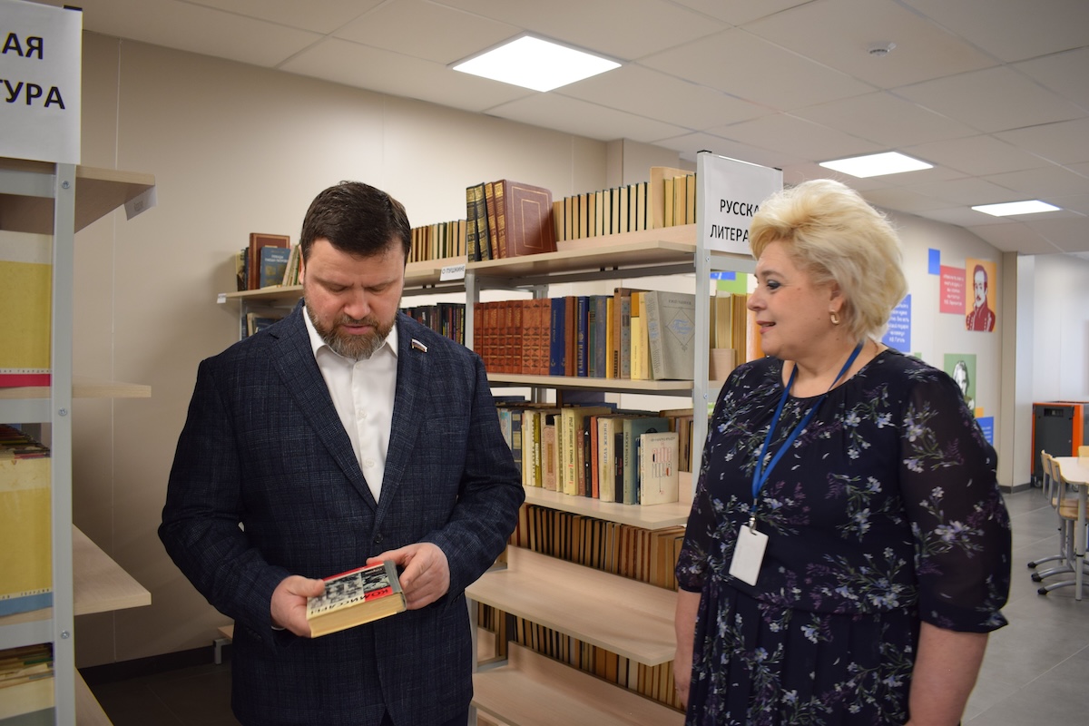 Юрий Станкевич проверил состояние школы и поликлиники в Советском районе