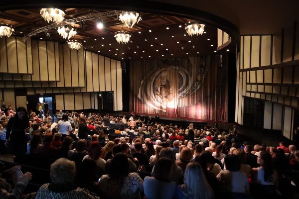 Семьи участников СВО посетили премьеру спектакля в нижегородском ТЮЗе