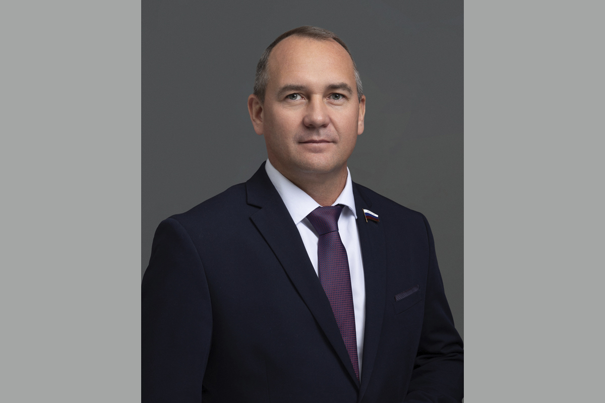 Евгений Чинцов поздравил нижегородок с Международным женским днем