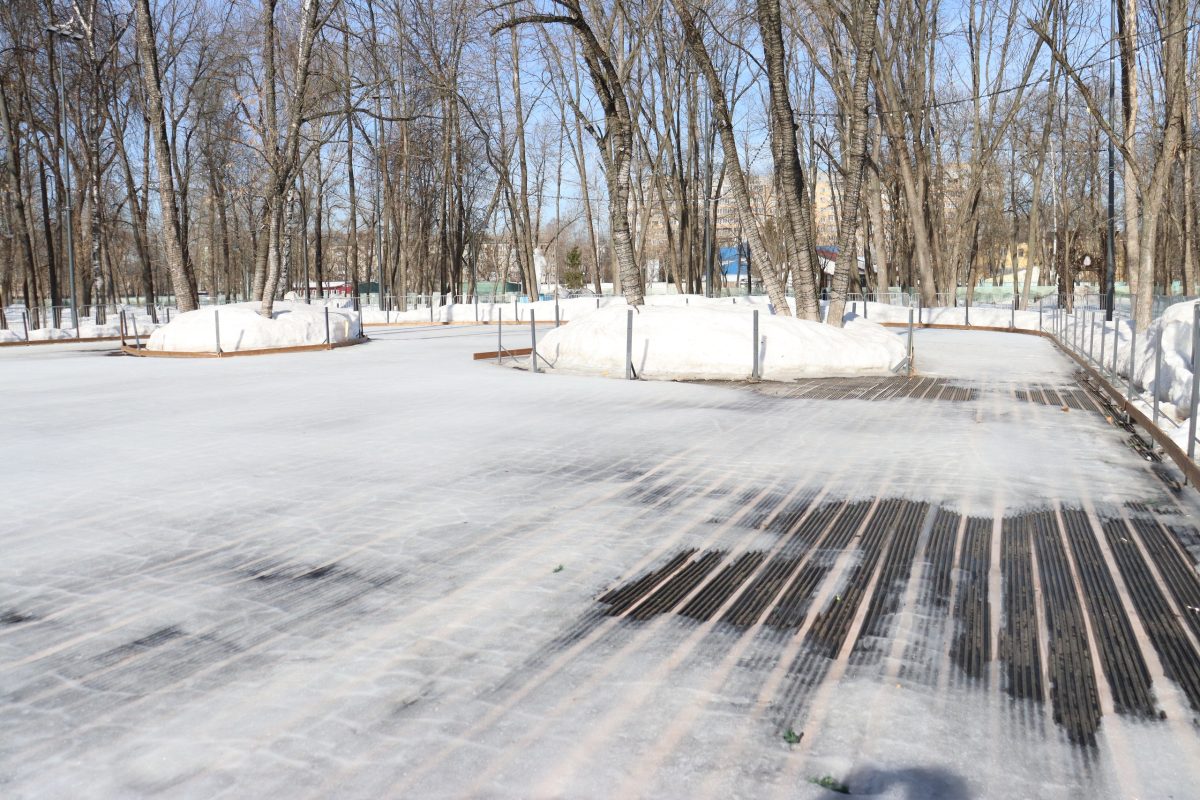 В нижегородских парках «Дубки» и имени 1 Мая демонтировали катки