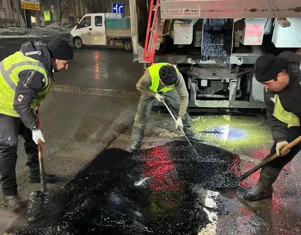 Ямы на дороге на Сенной площади, на которые пожаловались водители, устранили