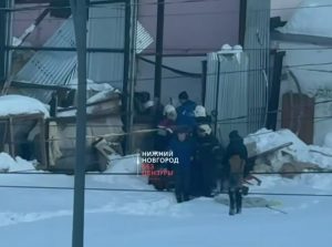 Один человек погиб и два пострадали при обрушении крыши здания в Сормове