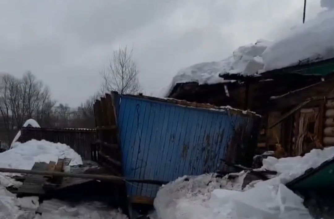В Нижегородской области из-за снега обрушилась крыша многоквартирного дома