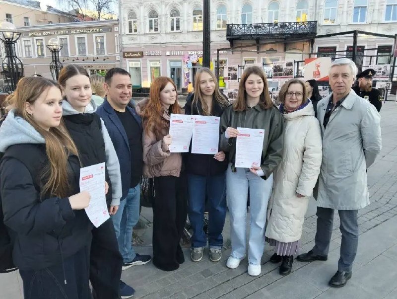 Акция «Дарю тепло» прошла в преддверии Всемирного дня театра в Нижнем Новгороде