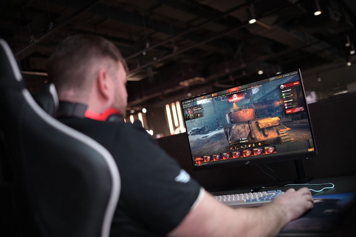 В Сколково они сразились в виртуальных боях в режиме «Стальной охотник»