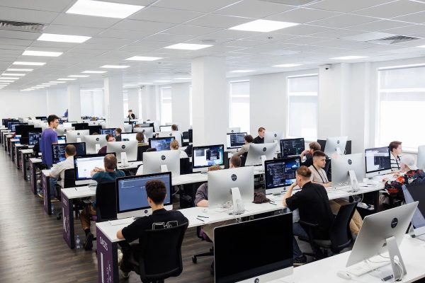 От студентов до промышленников: кто участвует в «Цифровом марафоне» Сбера