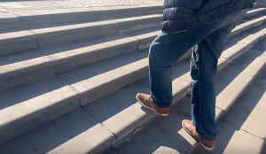 Собственника обяжут отремонтировать лестницы на площади Ленина