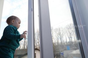 Антимоскитные сетки могут начать продавать только в комплекте с блокировкой окон