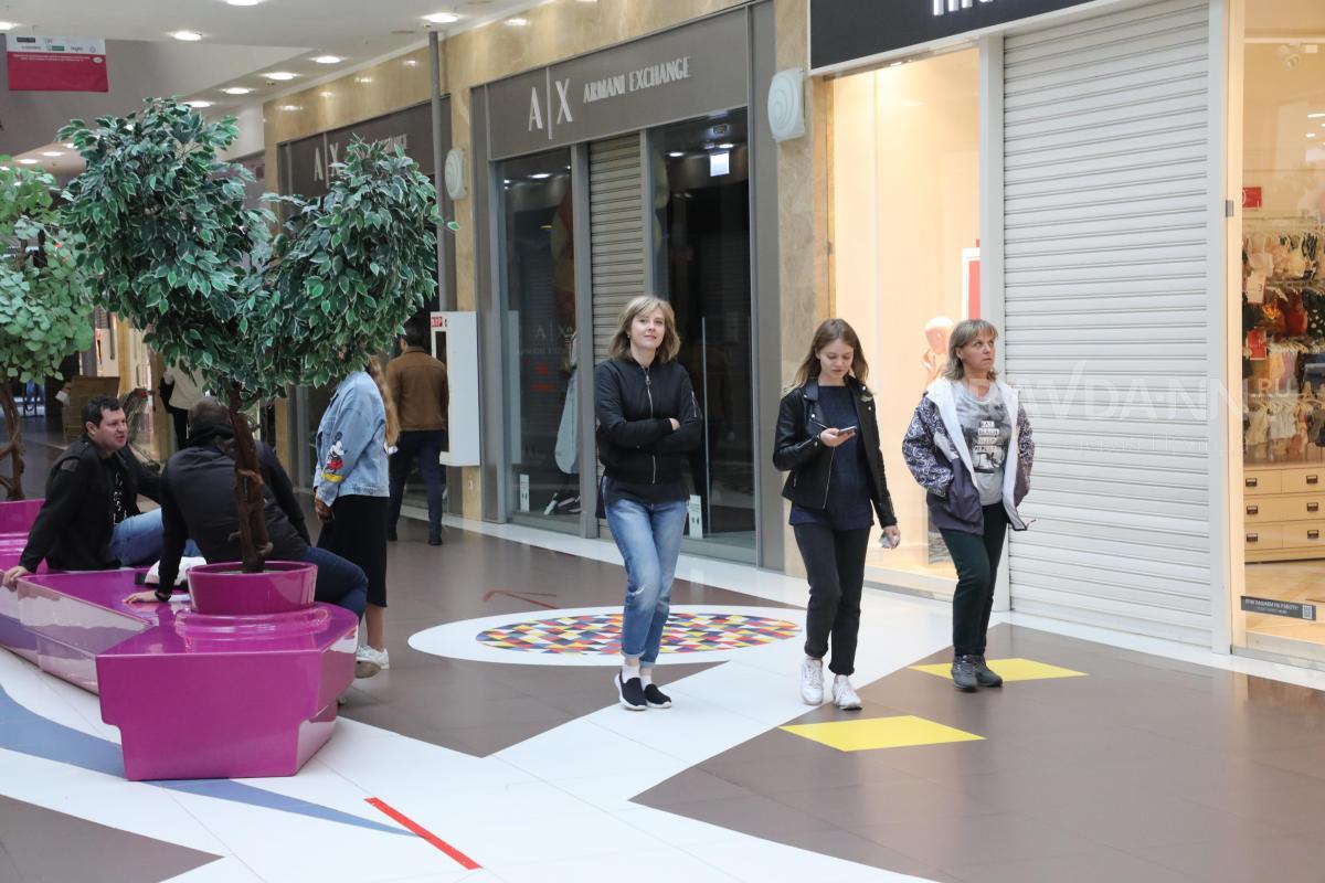 Популярные магазины одежды и обуви уходят из нижегородских торговых центров