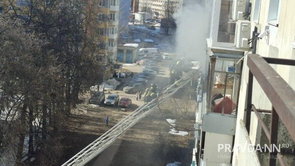 Пожар охватил несколько этажей в доме на улице Тимирязева
