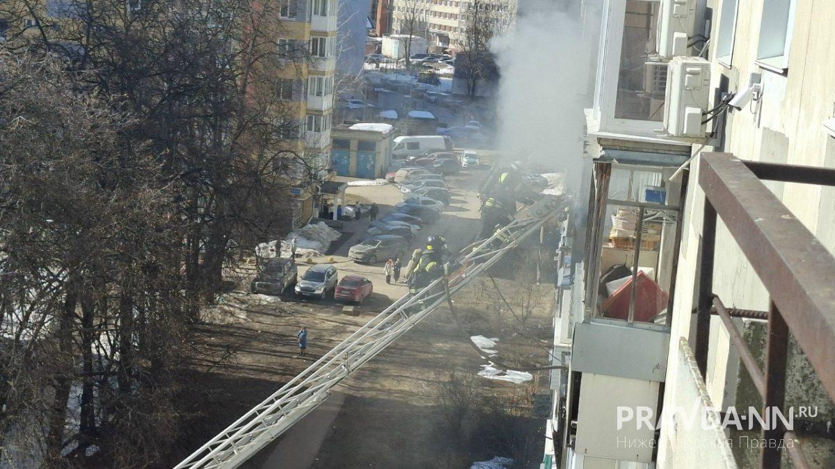 Пожар охватил несколько этажей в доме на улице Тимирязева