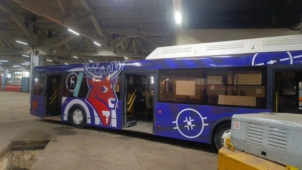 Нижегородский «Чингачгук» оформил автобус в стиле любимой команды «Торпедо»
