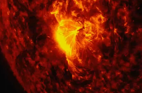 На Солнце впервые с февраля произошла вспышка высочайшего класса