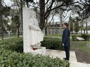 Шалабаев посетил мемориальный парк в Сербии, посвящённый освобождению Белграда