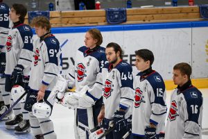 «Чайка» уступила «Омским Ястребам» на старте 1/4 финала чемпионата МХЛ