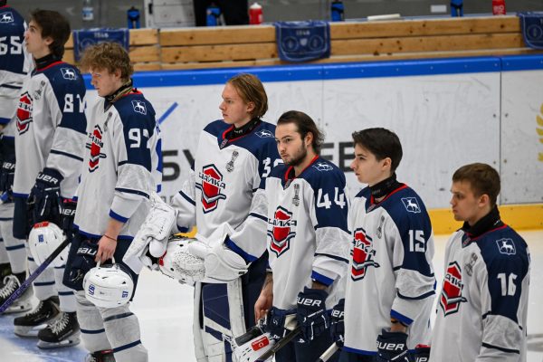 «Чайка» уступила «Омским Ястребам» на старте 1/4 финала чемпионата МХЛ