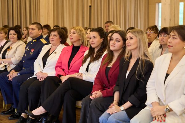 200 педагогов региона и ДНР прошли обучение в проекте «Родина.Наставники»