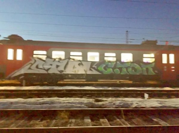 17-летнего нижегородца задержали за граффити на электропоезде