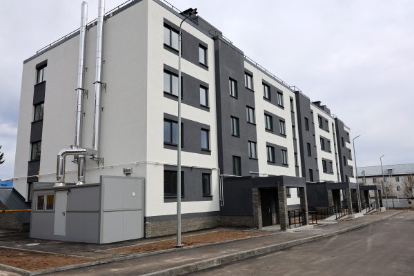 Более 70 жителей аварийных домов в Чкаловске получили ключи от новых квартир