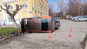 Автомобиль перевернулся в Московском районе Нижнего Новгорода
