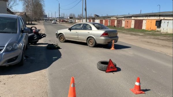 Иномарка врезалась в скутер в Нижнем Новгороде