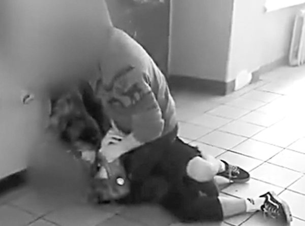 Двойка за поведение: учитель избил школьника в Дзержинске