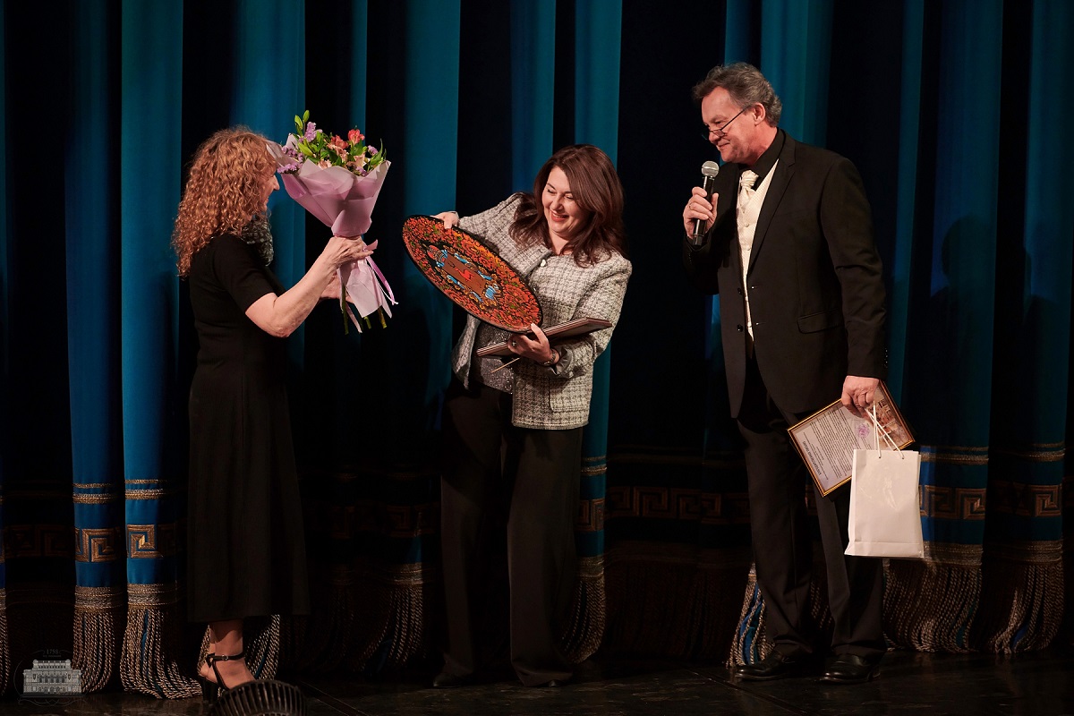 В Нижнем Новгороде театр из Минска встречали как добрых друзей