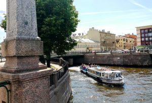 По рекам и каналам Санкт-Петербурга стартовали водные прогулки