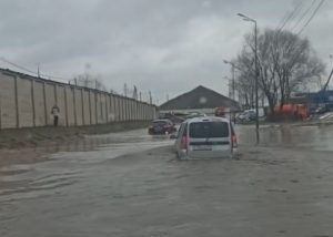 Огромный потоп случился на Лысогорской улице