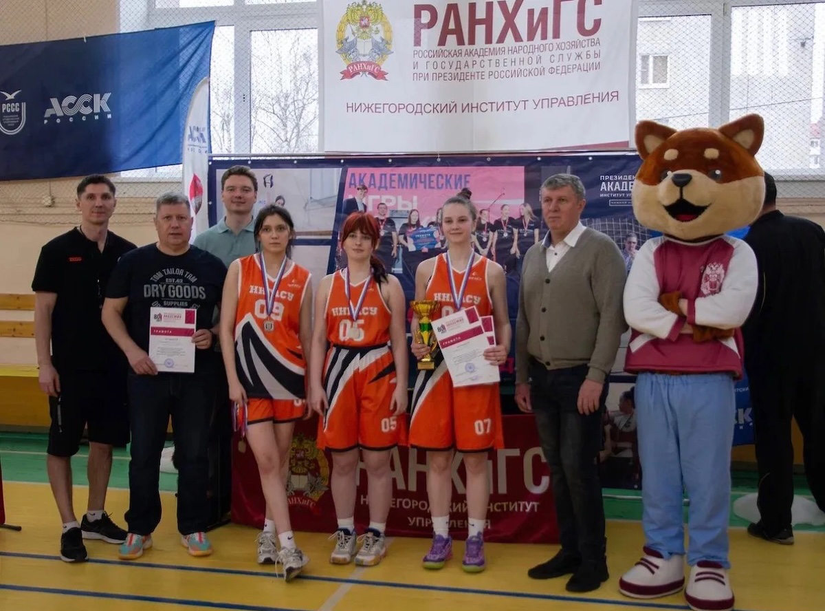 Команда НИУ победила в региональных соревнованиях по фиджитал-баскетболу