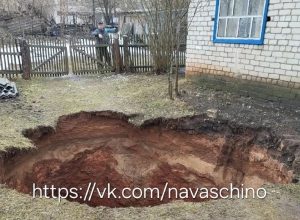 Огромная яма образовалась в Навашинском округе: разбираемся, почему в регионе случаются карстовые провалы
