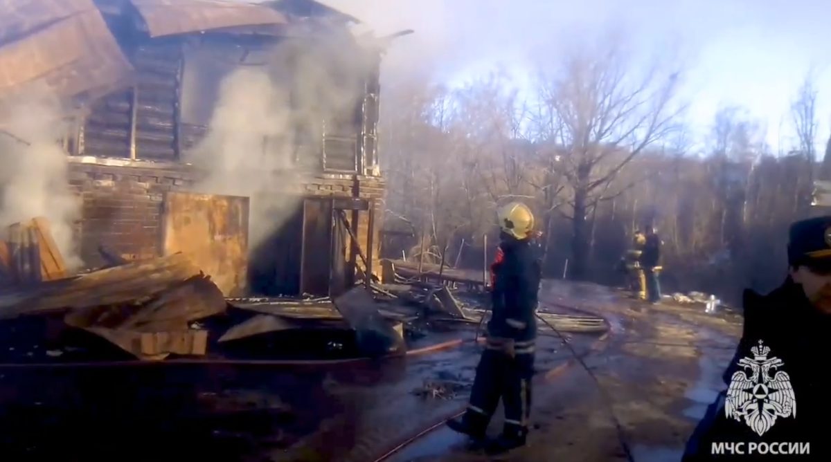 Четыре дома пострадали в крупном пожаре в Кстовском районе