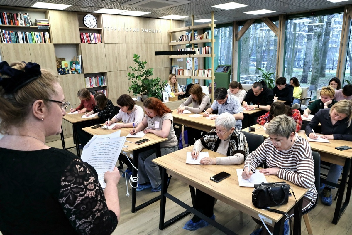 Александр Воложанин