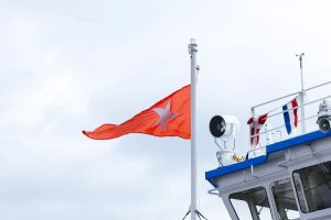 Вымпел компании, которому исполнилось 100 лет