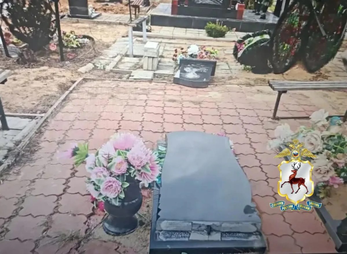 10 могил повредили неизвестные на кладбище в Дзержинске