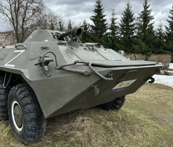 Юные хулиганы испортили памятник с боевой машиной в Городце