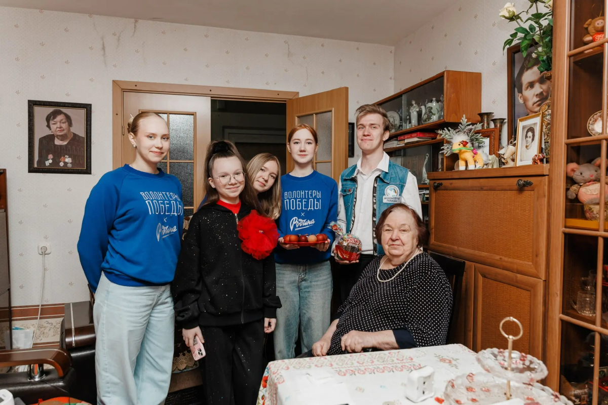 Волонтёры Победы поздравили нижегородских ветеранов с Пасхой