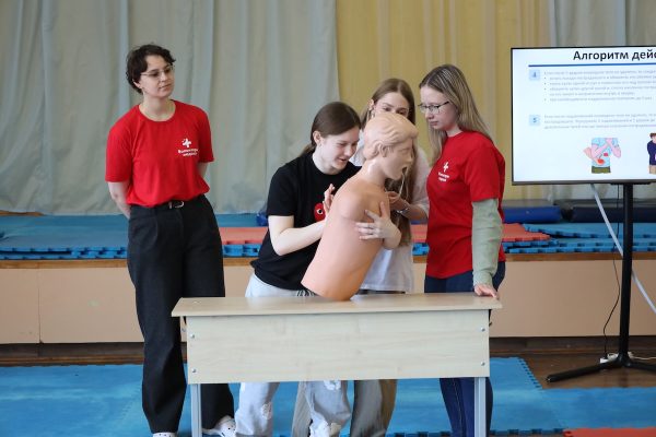 Волонтёры-медики ПИМУ обучили спортсменов навыкам первой помощи