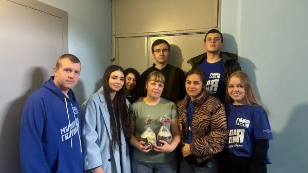 Активисты «Единой России» адресно поздравили жителей Нижегородской области