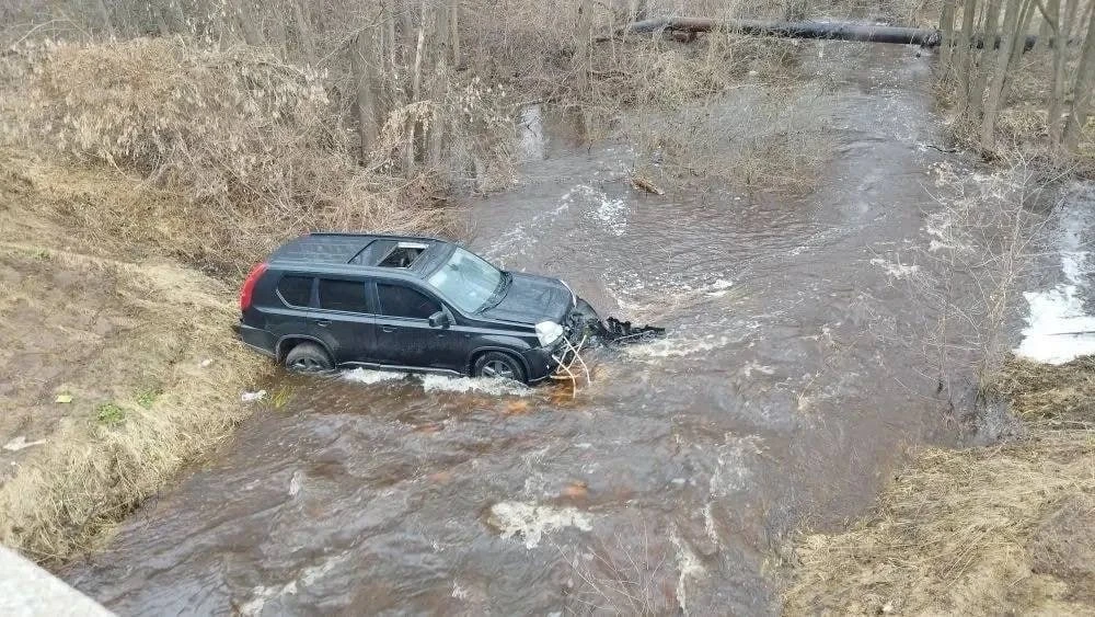 Лихач вылетел в реку после попытки скрыться в Сормовском районе