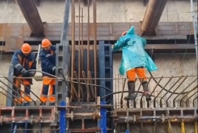 Строители начали формировать остов станционного комплекса на площади Свободы