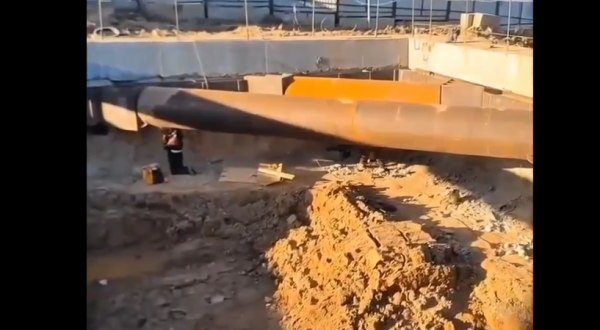 Строители продолжают формировать котлован для метро на улице Белинского