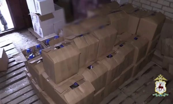 Более 7 тысяч бутылок опасного алкоголя обнаружили в гаражах на&nbsp;Бору