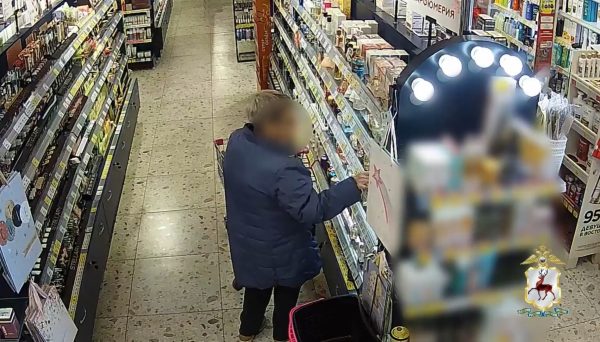 70-летняя женщина похитила туалетную воду за 6 тысяч рублей в Дзержинске