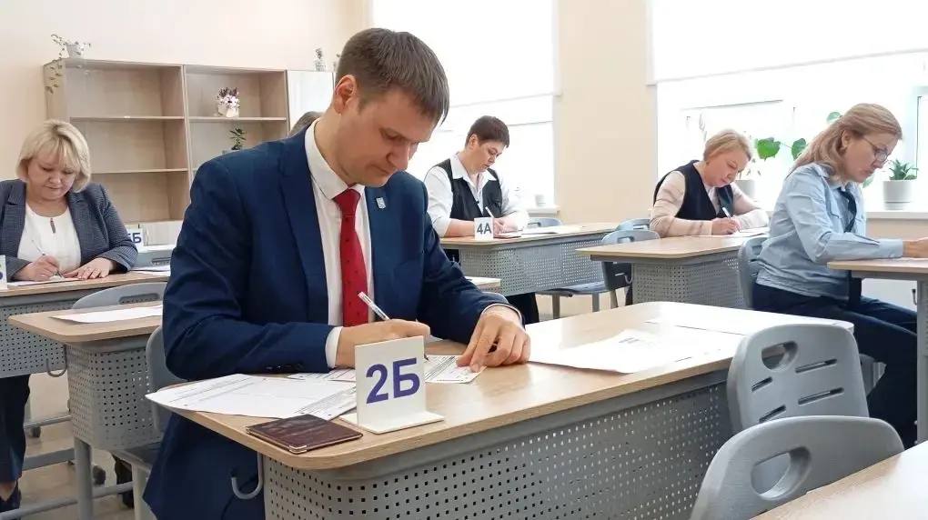 Почти тысяча родителей выпускников сдали ЕГЭ в Нижегородской области